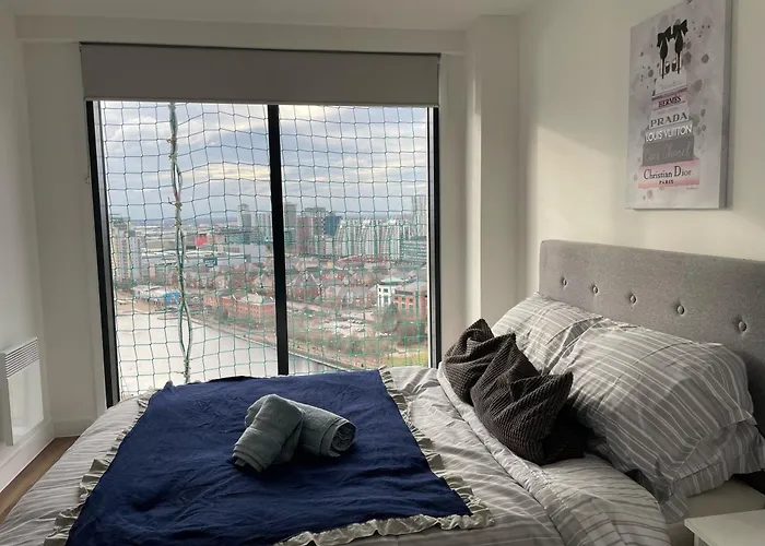Quayside Penthouse 2 Bedroom Ensuite Near Media City & Manchester United