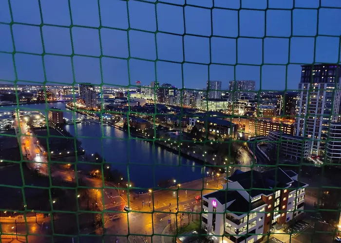 Quayside Penthouse 2 Bedroom Ensuite Near Media City & Manchester United